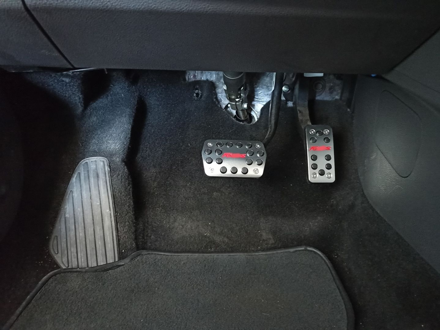 Ford Focus Uyumlu 2010-2019 Pedal Seti Kırmızı Yazılı Otomatik