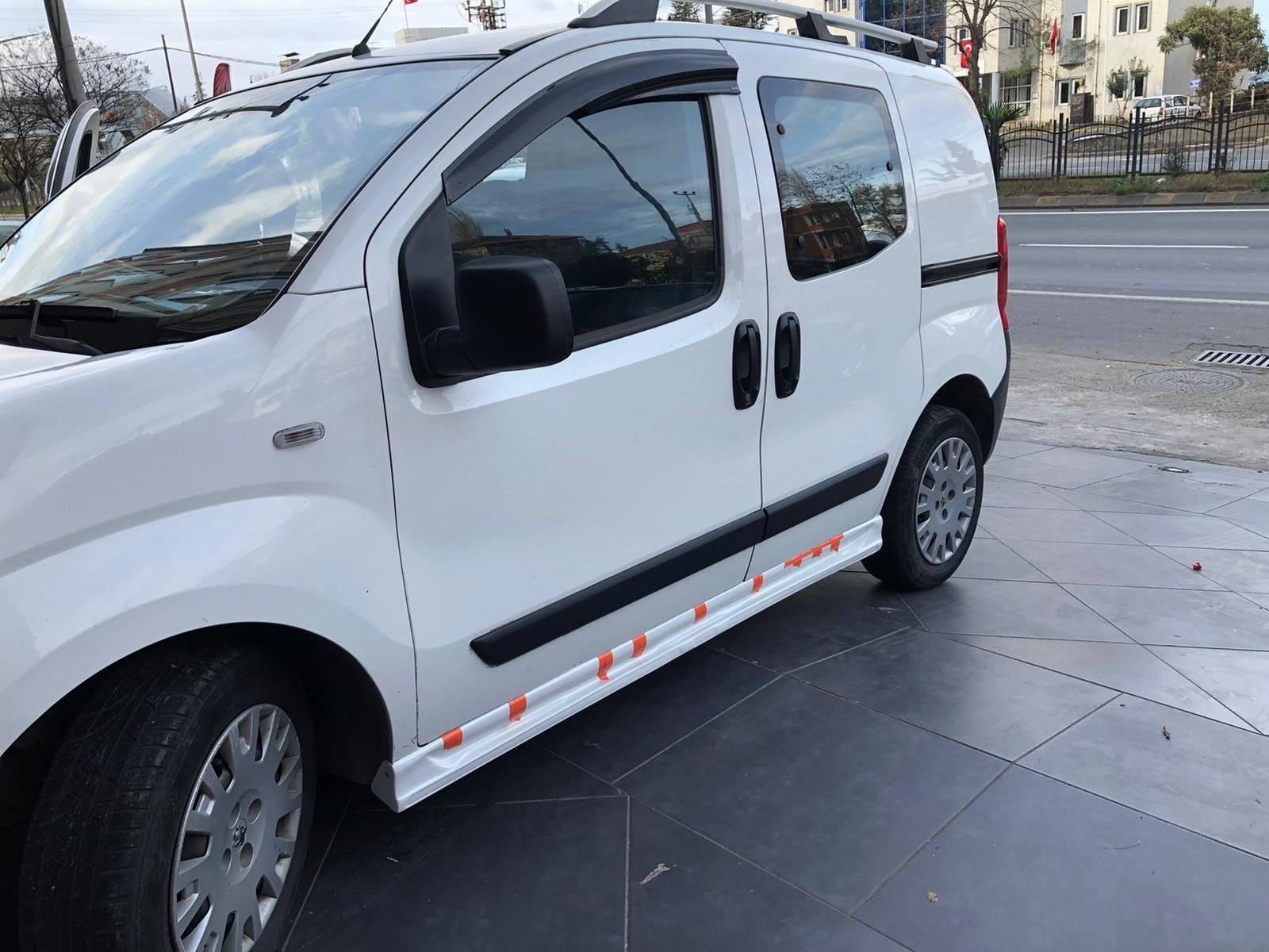 Fiat Fiorino Uyumlu Yan Marşpiyel Düz Model Boyalı