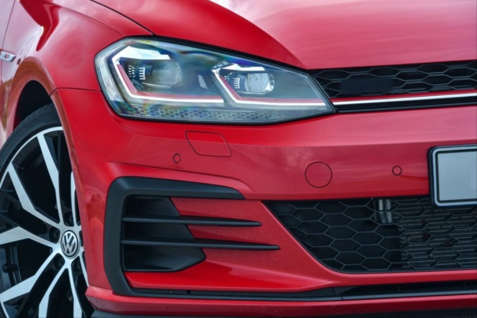 Volkswagen Golf Uyumlu 45419 Mk7.5 2018-2020 J LED Far Gti Kırmızı