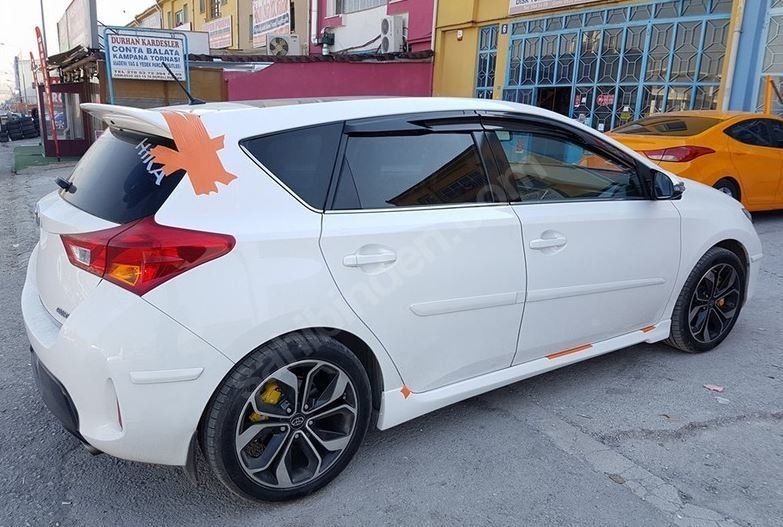 Toyota Auris Uyumlu Yan Marşpiyel (Fiber)