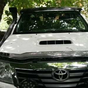 Toyota Hilux 2012-2015 Yıl Aralığı Uyumlu Ön Cam Güneşliği - Görsel 3