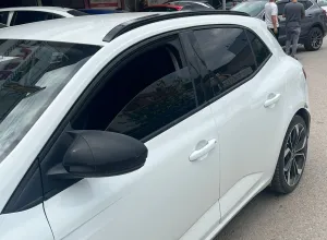 Renault Megane 2016-Günümüz uyumlu 4 HB 2016-2023 Tavan Çıtası Parlak Siyah modelleri DRS Tuning'de. Kaliteli malzeme, hızlı kargo ve güvenli alışverişle hemen