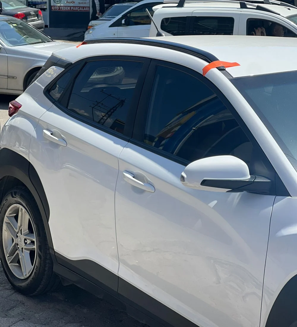 Hyundai Kona 2018-2022 Tavan Çıtası Parlak Siyah