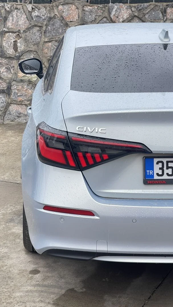 2022+ Civic Uyumlu Modern Line LED Stop - Kırmızı/Smoke Parça
