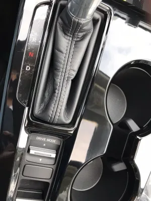 CIVIC FE1 2022 IÇIN UYUMLU VITES KONSOL KAPLAMA -PIANO BLACK thumb 4