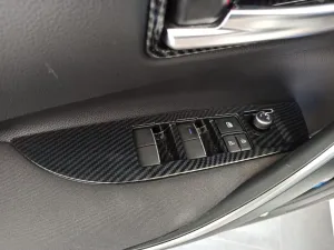 Toyota Corolla Uyumlu 2019+ Kapı Kolçak Kaplama - Karbon thumb 4