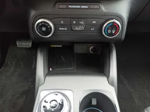 Ford Focus Uyumlu Telefon Şarjı thumb 2